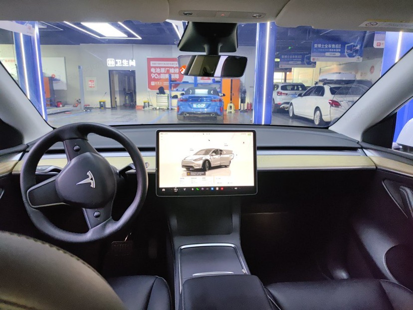 Tesla Model Y 2023 #5 Tesla Model Y 2023 car image #5