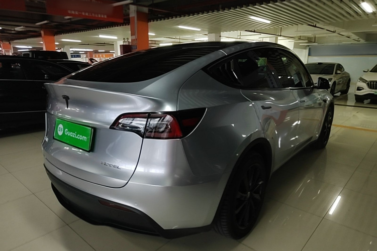 Tesla Model Y 2022 car image #7