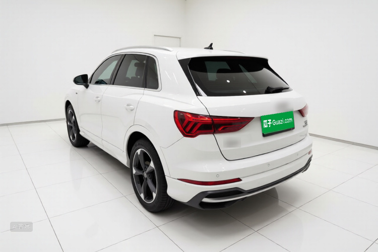 Audi Q3 2019 car image #5