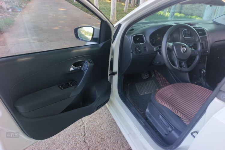 Volkswagen Polo 2016 car image #18