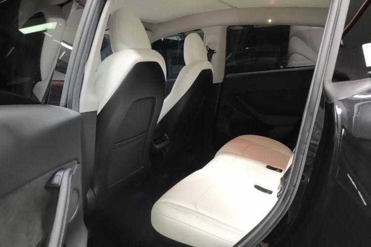 Tesla Model Y 2022 immagine di auto #17