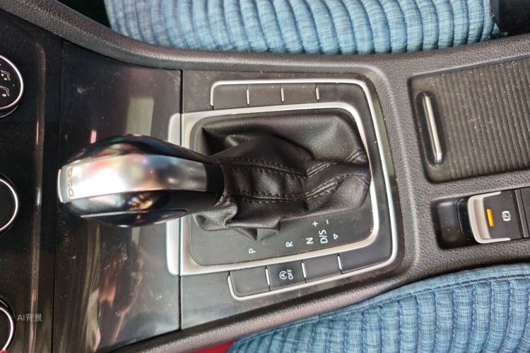Volkswagen Golf 2018 car image #16