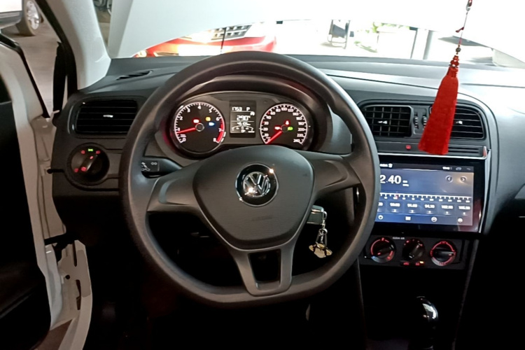 Volkswagen Polo 2018 car image #11