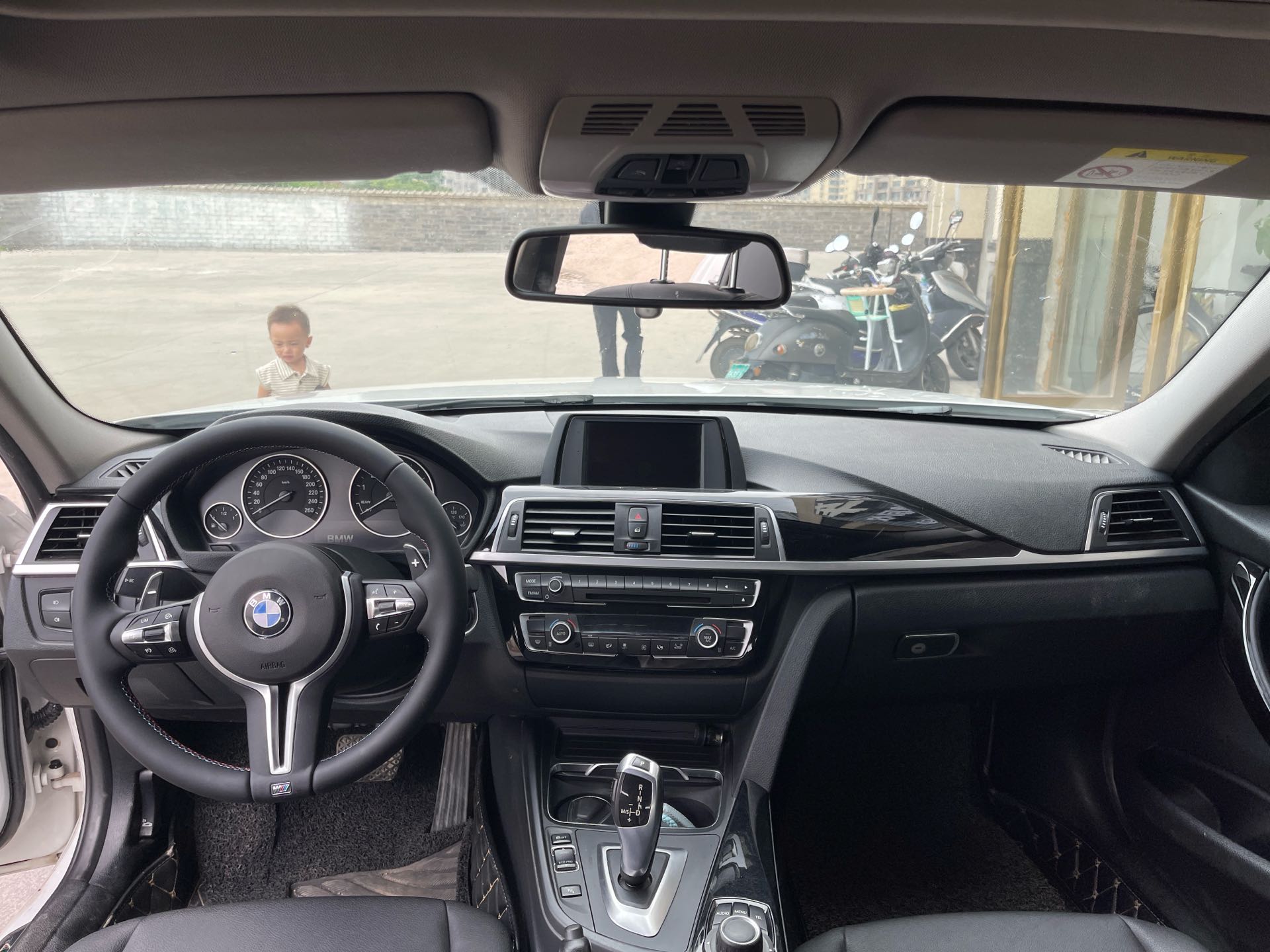 BMW 3 Series 2017 immagine di auto #5