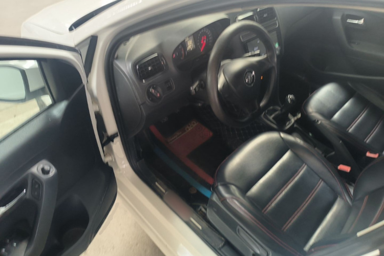 Volkswagen Polo 2016 car image #16