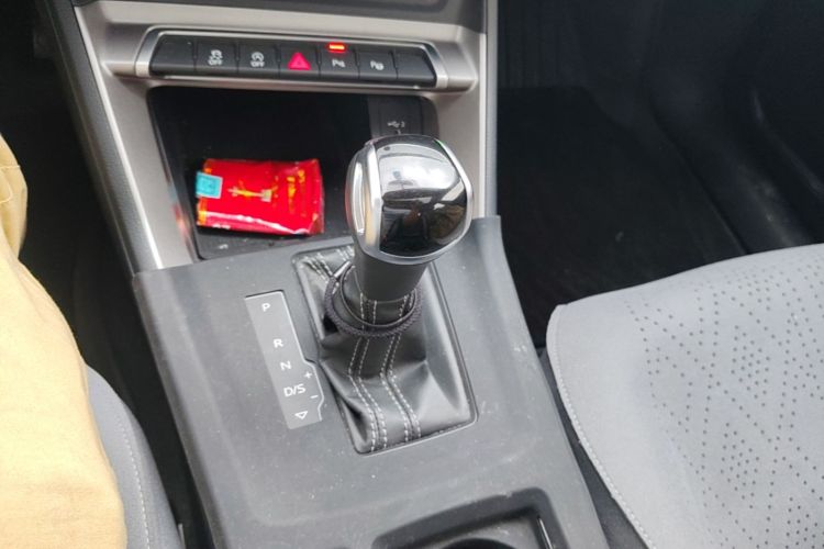 Audi Q3 2021 car image #14