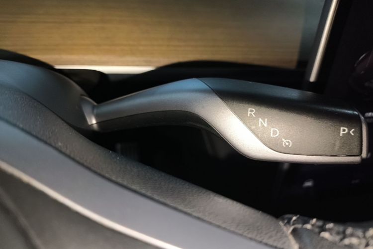 Tesla Model Y 2022 car image #14