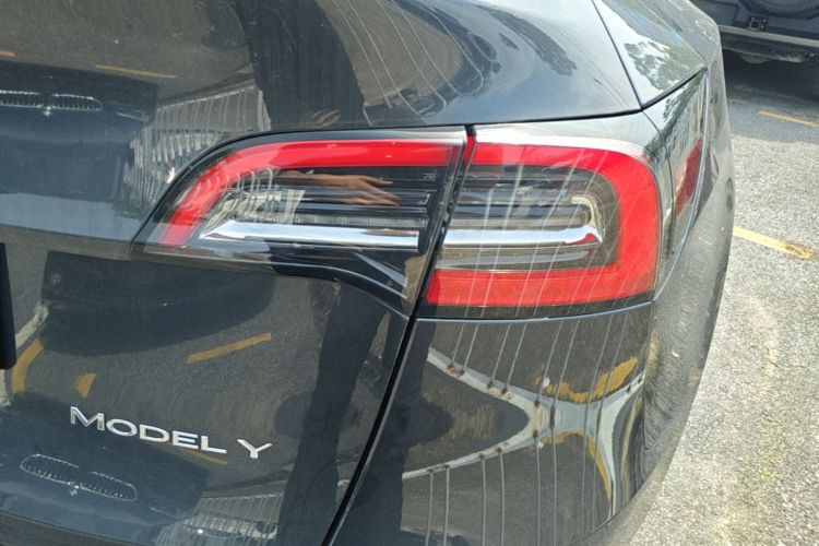 Tesla Model Y 2024 #8 Tesla Model Y 2024 car image #8
