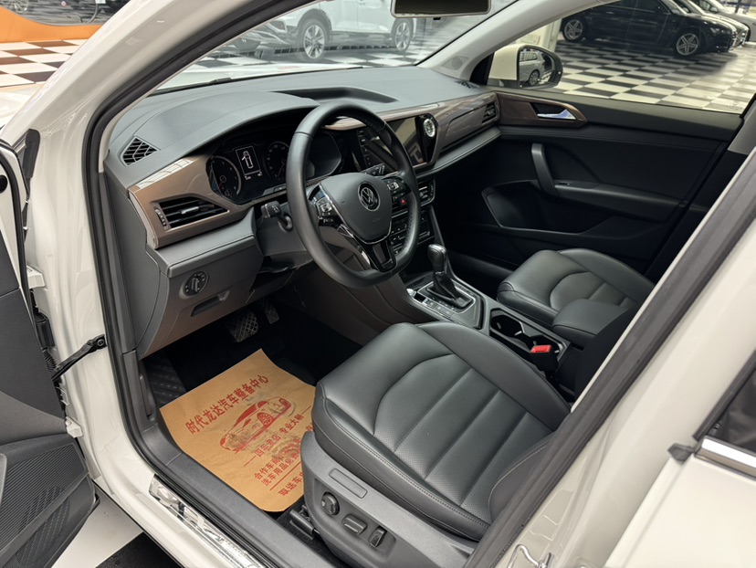 Volkswagen Tharu 2022 imagen de coche #5