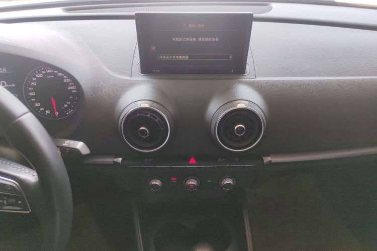 Audi A3 2018 car image #13