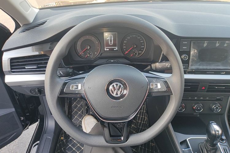 Volkswagen Lavida 2018 car image #11