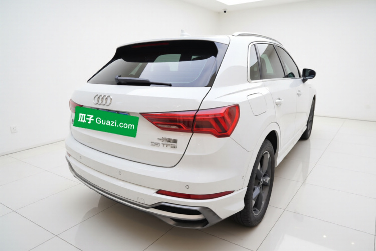 Audi Q3 2022 car image #7