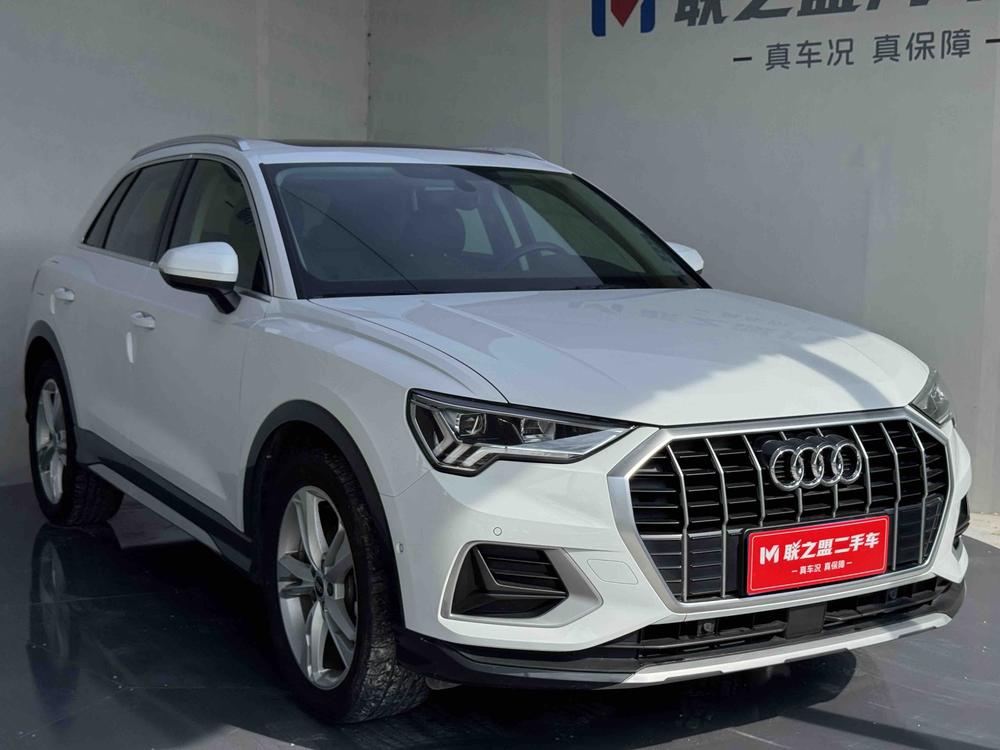 Audi Q3 2022 car image #3
