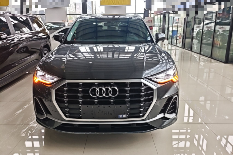 Audi Q3 2023 car image #3