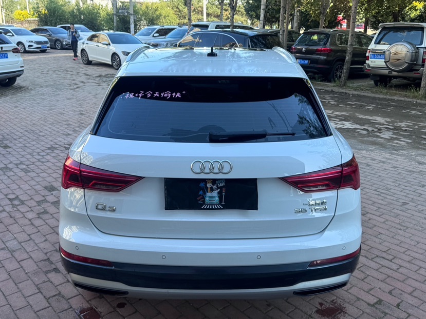 Audi Q3 2020 car image #4