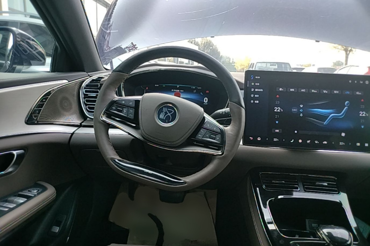 BYD Han 2024 car image #11