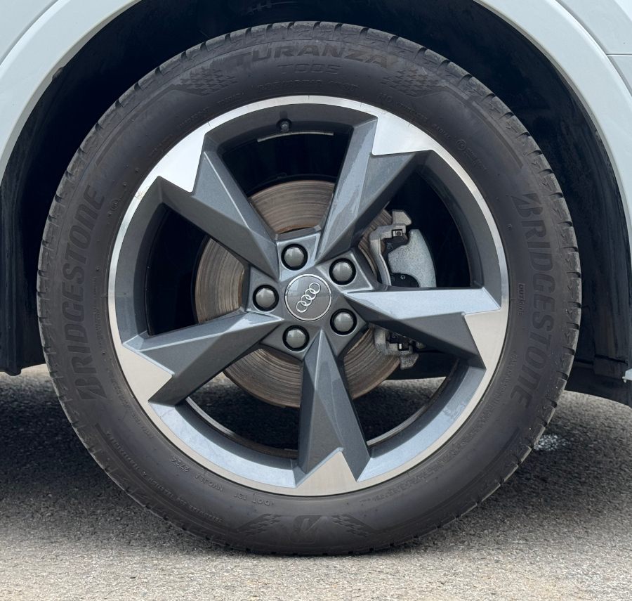 Audi Q3 2021 car image #7