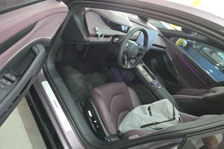 MI SU7 2025 immagine di auto #16