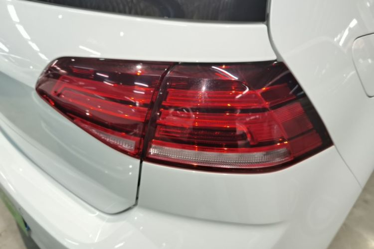 Volkswagen Golf 2020 car image #8