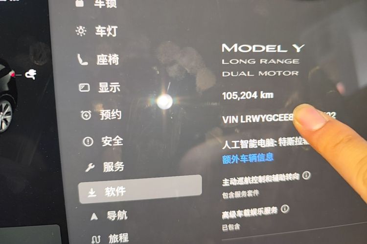 Tesla Model Y 2021 car image #12