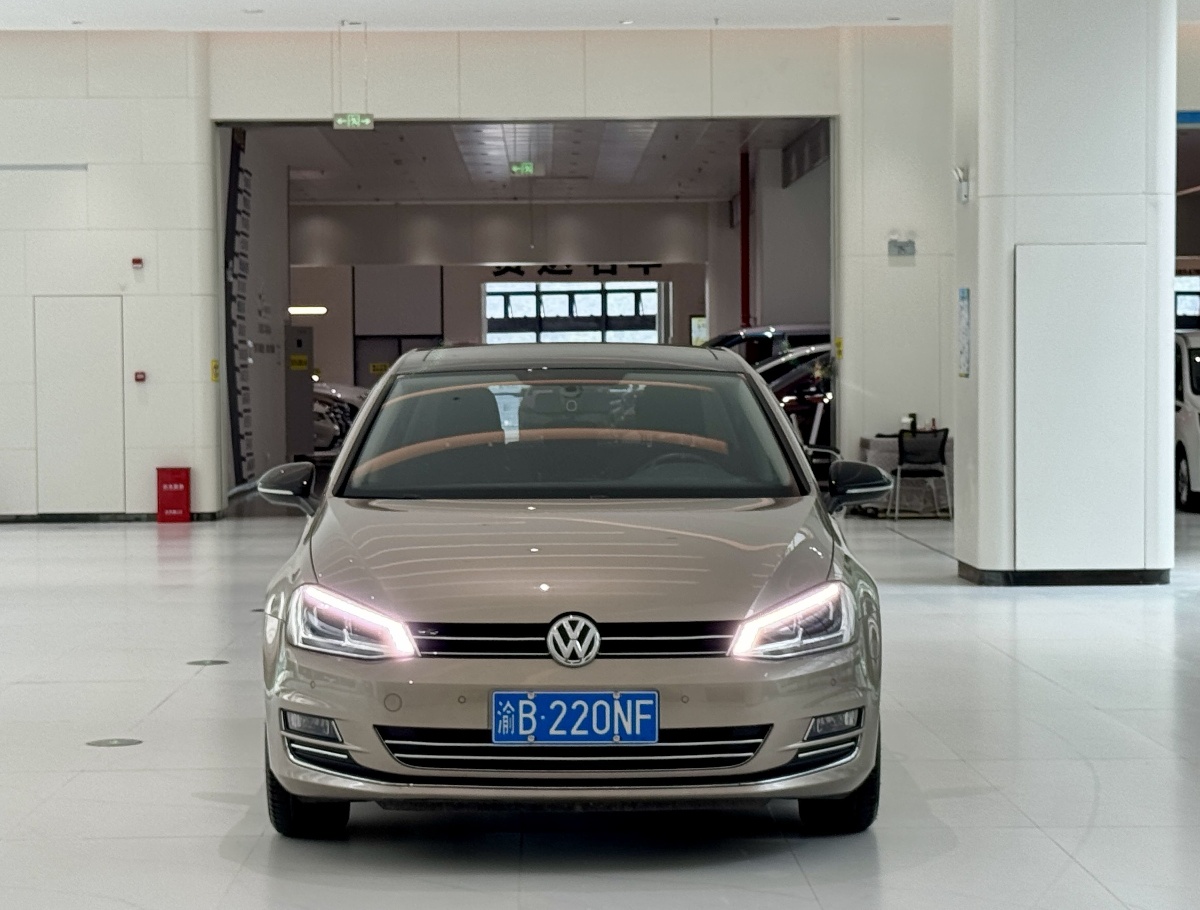 Volkswagen Golf 2017 car image #2