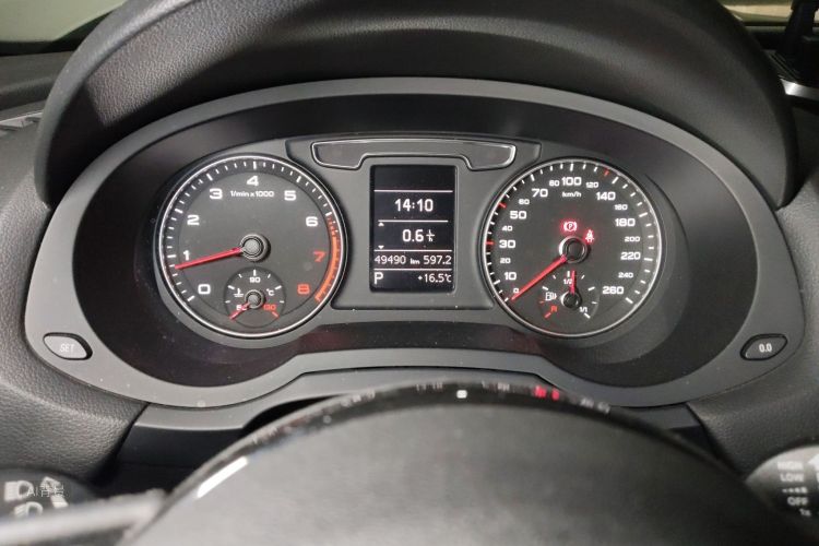 Audi Q3 2017 immagine di auto #13