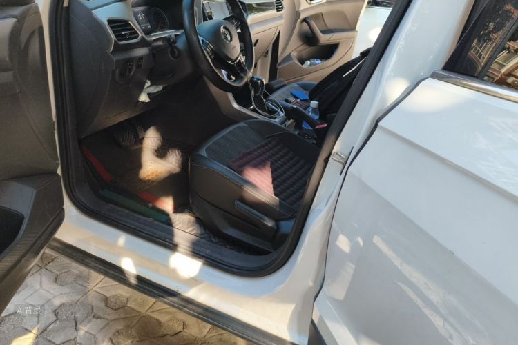 Volkswagen T-Cross 2021 car image #18