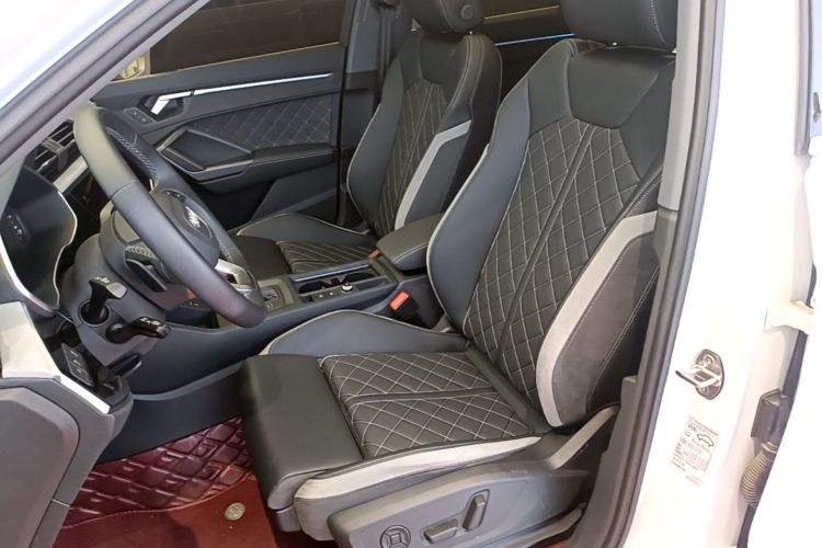 Audi Q3 2025 car image #15
