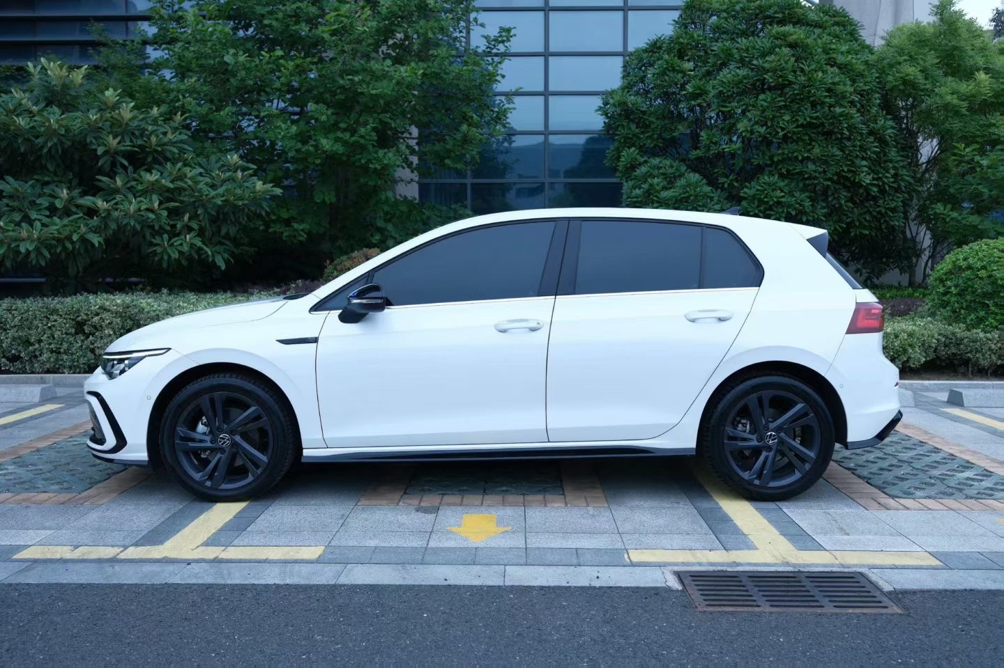 Volkswagen Golf 2024 car image #3