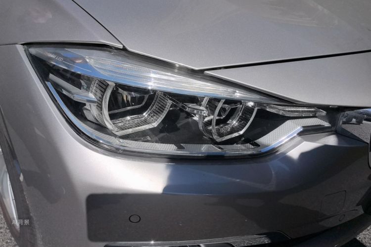 BMW 3 Series 2017 изображение автомобиля #8