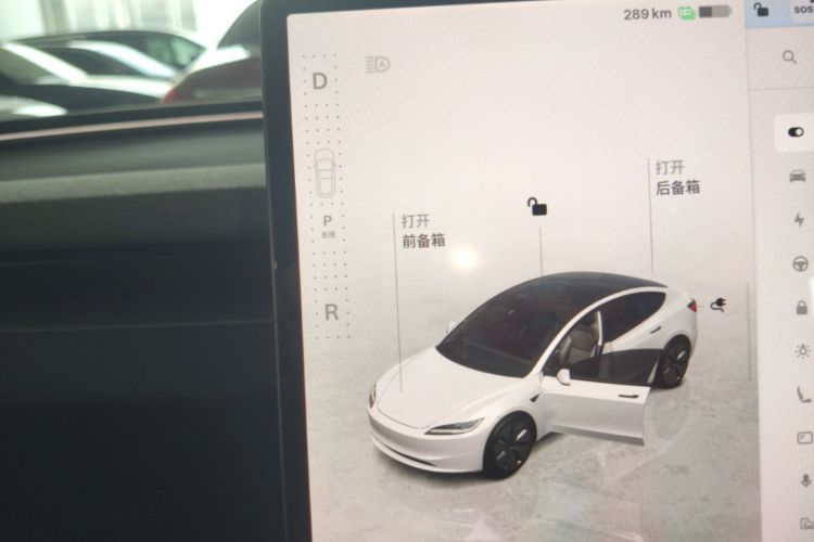 Tesla Model 3 2026 car image #14