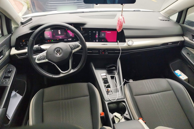 Volkswagen Golf 2021 car image #7