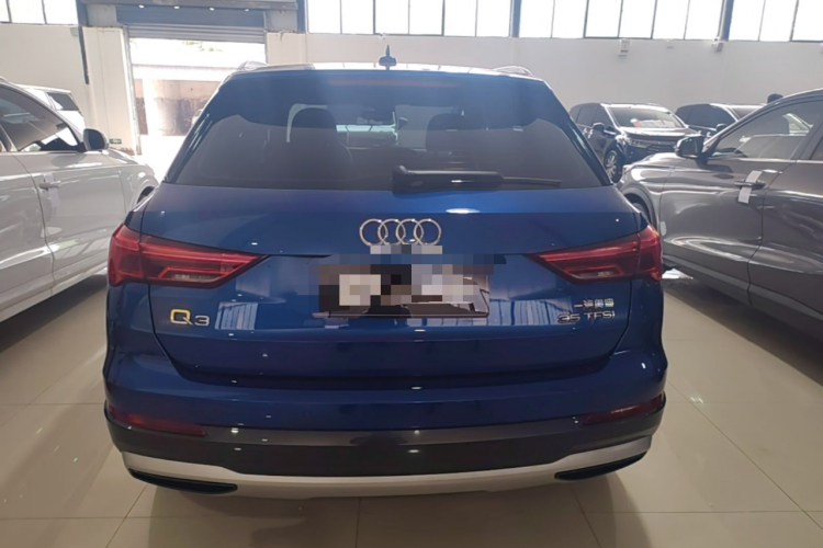 Audi Q3 2019 car image #6