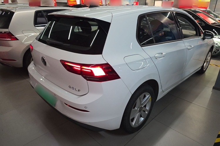 Volkswagen Golf 2023 car image #5