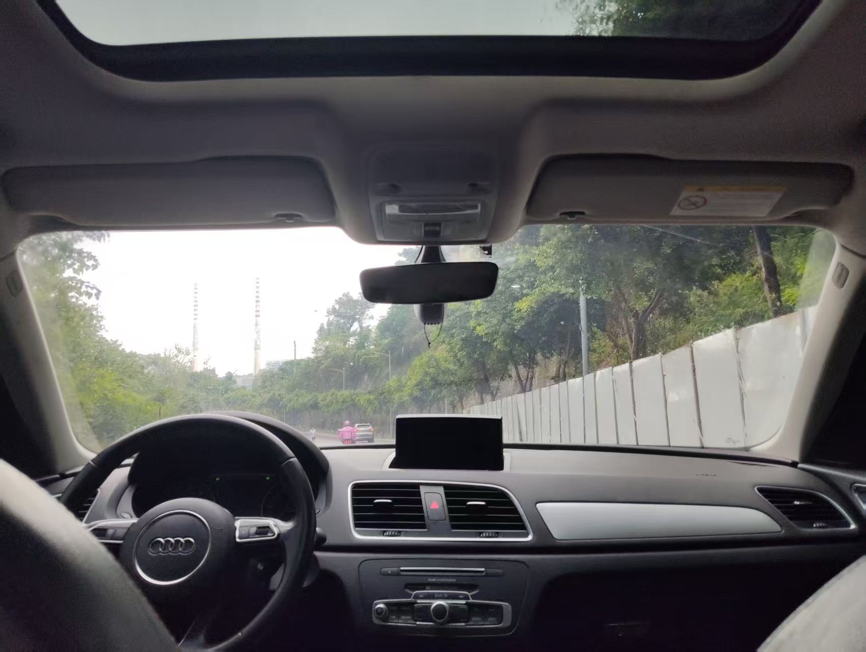 Audi Q3 2018 car image #6