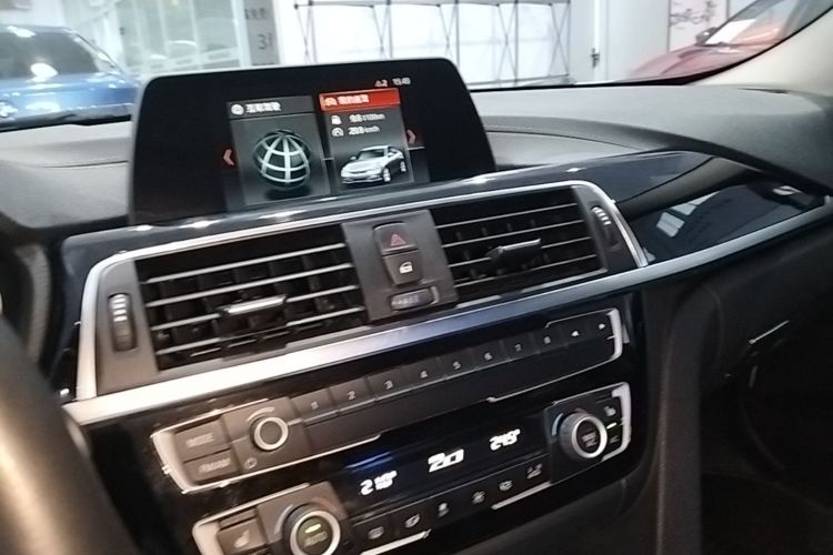 BMW 3 Series 2018 imagen de coche #13