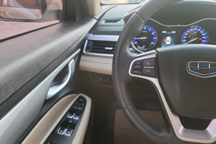 GEELY Emgrand 2019 car image #12
