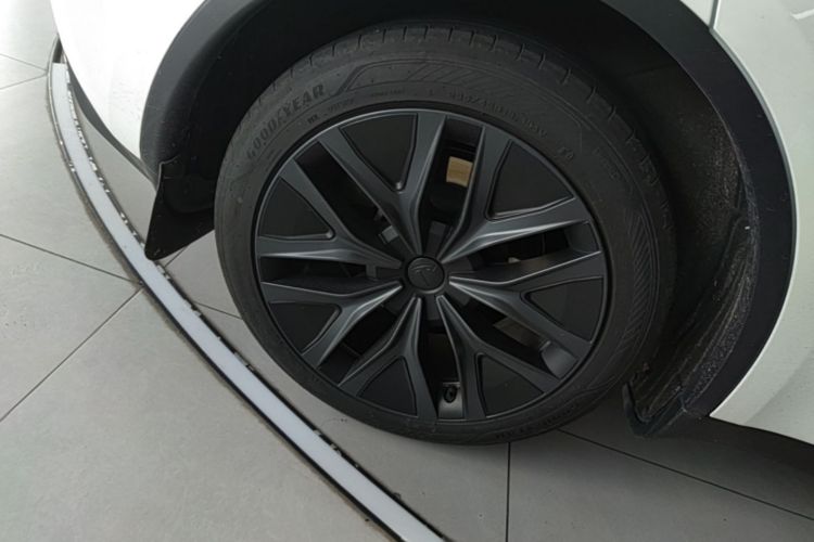 Tesla Model Y 2024 #10 Tesla Model Y 2024 car image #10