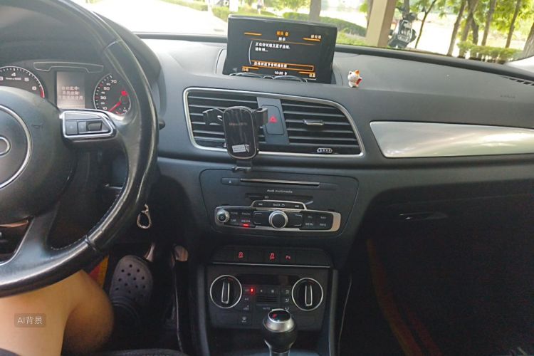 Audi Q3 2017 car image #15