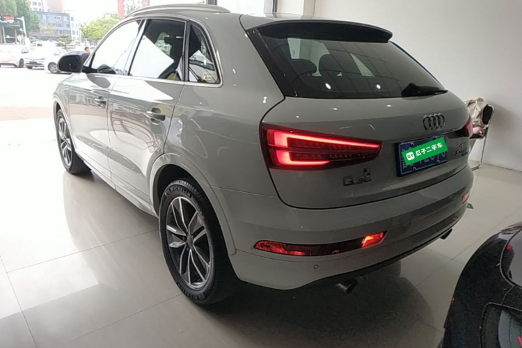 Audi Q3 2016 car image #5