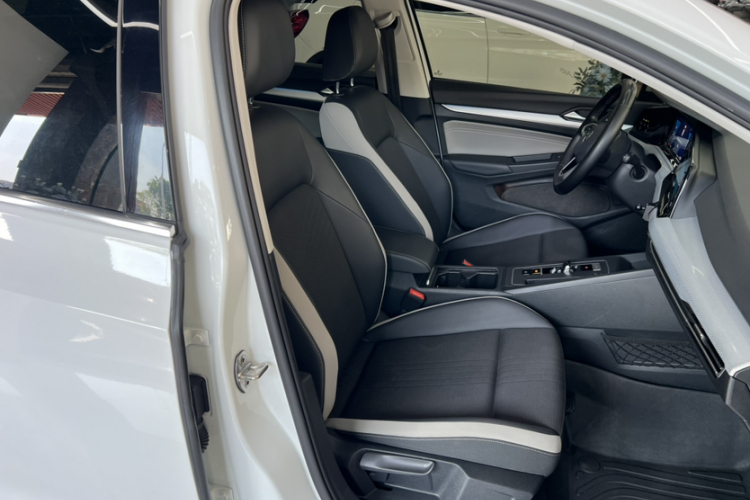 Volkswagen Golf 2021 immagine di auto #25