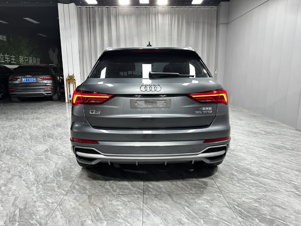 Audi Q3 2023 car image #8