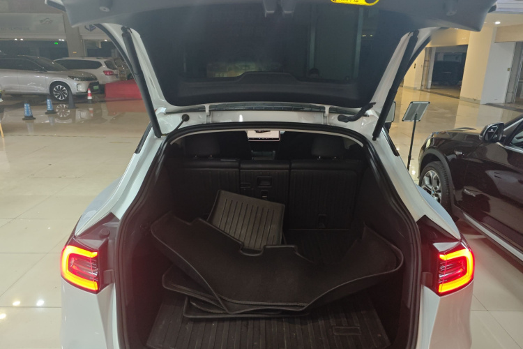 Tesla Model Y 2024 #21 Tesla Model Y 2024 car image #21
