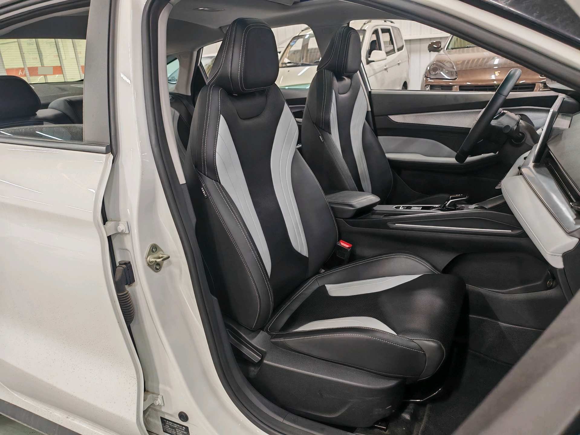 GEELY Binray 2023 image de voiture #5