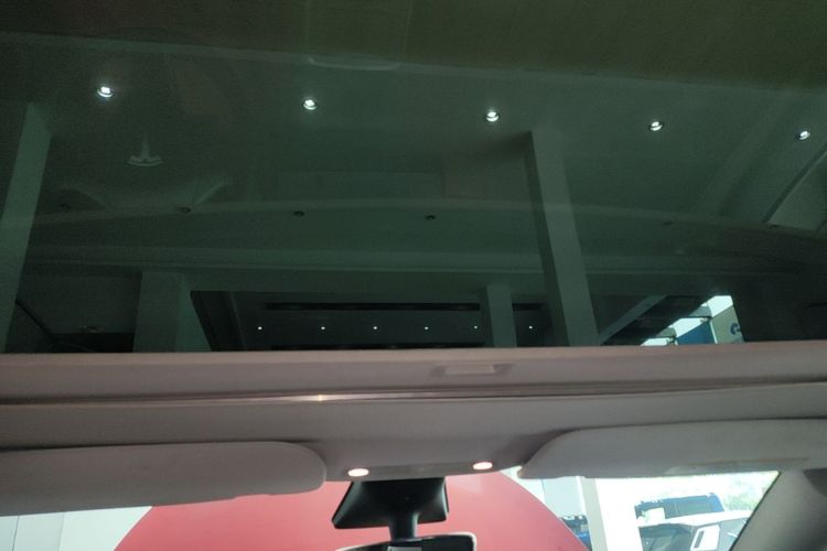 Tesla Model Y 2023 car image #18