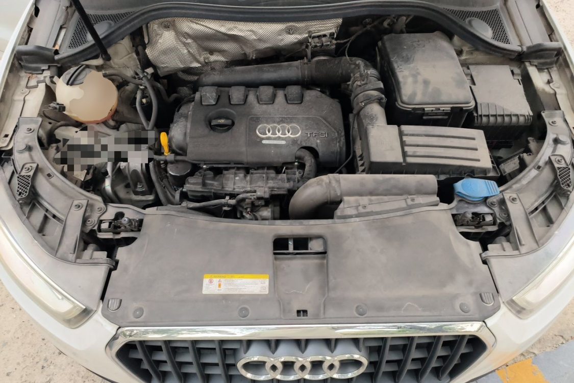 Audi Q3 2015 car image #10