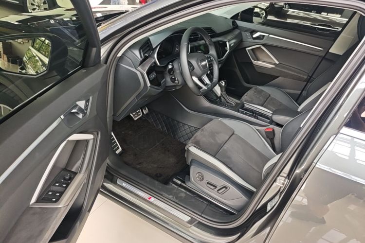 Audi Q3 2023 car image #16
