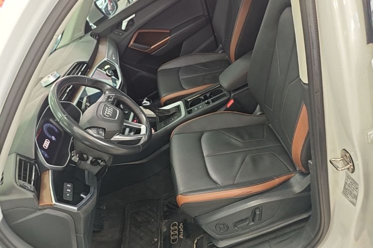 Audi Q3 2021 car image #19