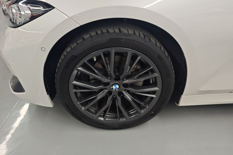 BMW 3 Series 2024 car image #9