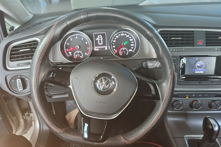 Volkswagen Golf 2016 car image #11